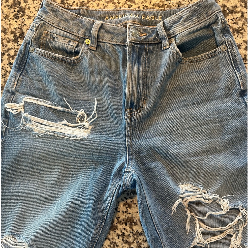 American Eagle mom fit distressed jeans size 2
